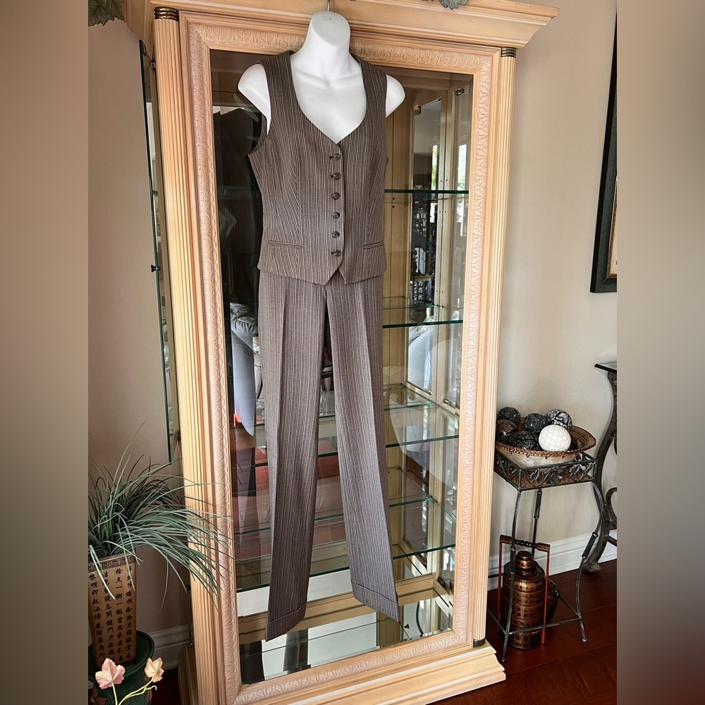 TAHARI Vest w/ Slacks